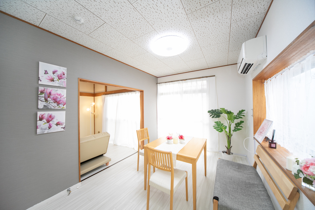 ナガシマスパーランド周辺のペットと泊まれるホテル「Ｙｏｋｋａｉｃｈｉ　Ｈｉｇａｓｈｉｈｉｎｏ　Ｈｏｔｅｌ」の部屋の画像