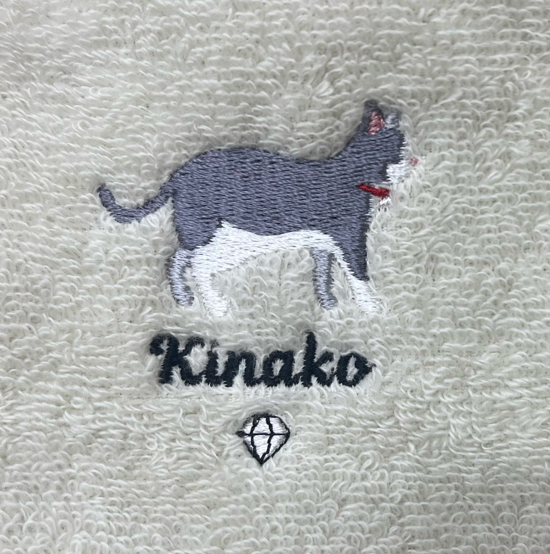 カスタムで再現した愛猫(きなこ)の刺繍